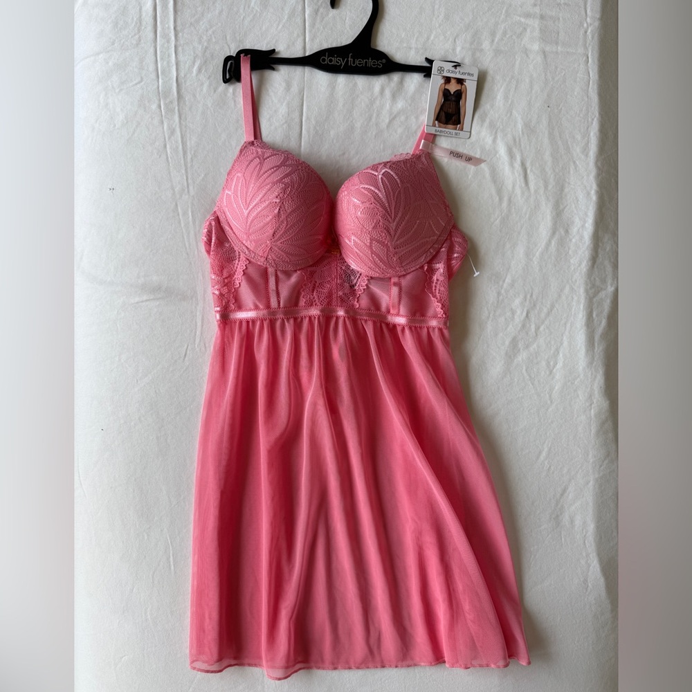 Daisy Fuentes Peach/Pink Babydoll with Thong panties New with tags. Size XS